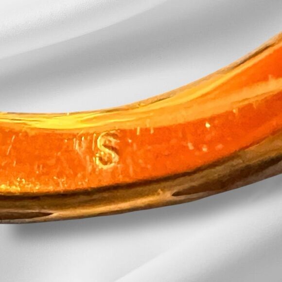 Louis Vuitton Berg Essential LV Guilloching Ring Golden - Picture 4 of 5